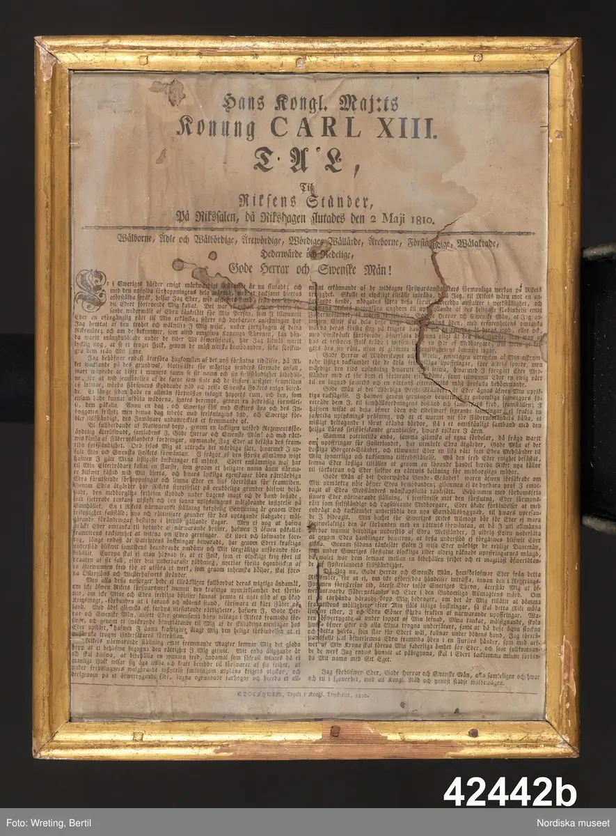 Huvudliggaren:
"Tal fr. Rogslösa kyrka, Dals hd, Östergötland.
a. Två tal af Gustaf III. Båda tryckta i Stockholm, det ena 1771, det andra 1772. Inom ramar.
b. Tal af Karl XIII. Från 1810. Inom ram.
Dep. af Rogslösa församling, Österg. gm prosten kyrkoh. P. Lundborg, Rogslösa 22/10 1881."