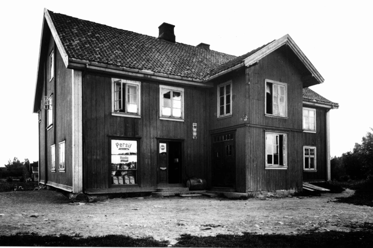 Øvre Høybråten gård, Oslo, Østre Aker. Våningshuset med landhandel.