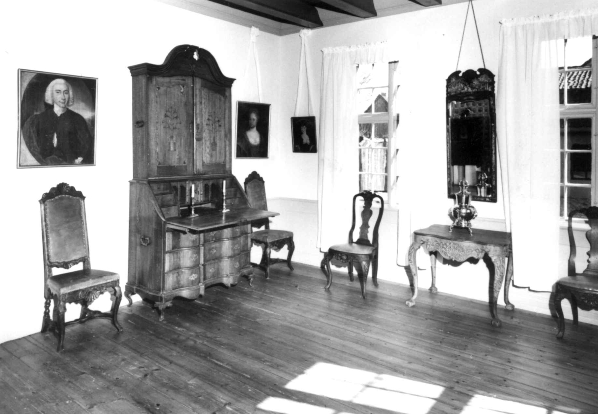 Chrystiegården på Norsk folkemuseum, interiør fra dagligstuen. -Norsk ...