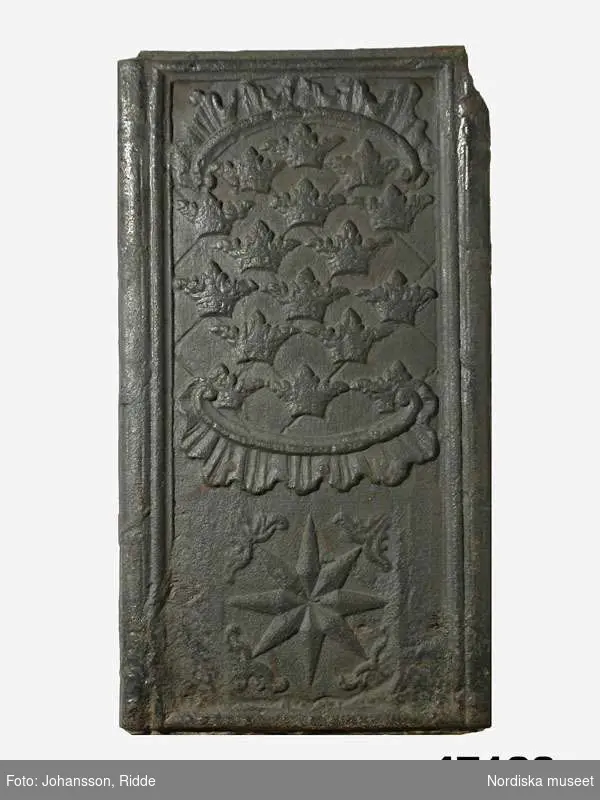 Huvudliggaren:
"12 järnhällar.
a) Märkt 'KEJSARE'.
b) Märkt 'SIMSON SLET LEYONET SÖNDER / HUSEBY BRUK'.
c) -
d) -
e) -
f) -
g) 2 st
h) -
i) Märkt 'ÖRMO'.
j) Märkt 'OSCAR'.
k) Märkt 'GUSTAF D:III SVERIGES KONUNG'."