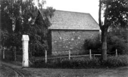 Hovindsholm, Nes, Ringsaker, Hedmark. Kornmagasinet (stabbur