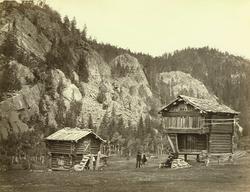 Landskap, nær Tinnoset, Notodden, Telemark, med bygninger, a