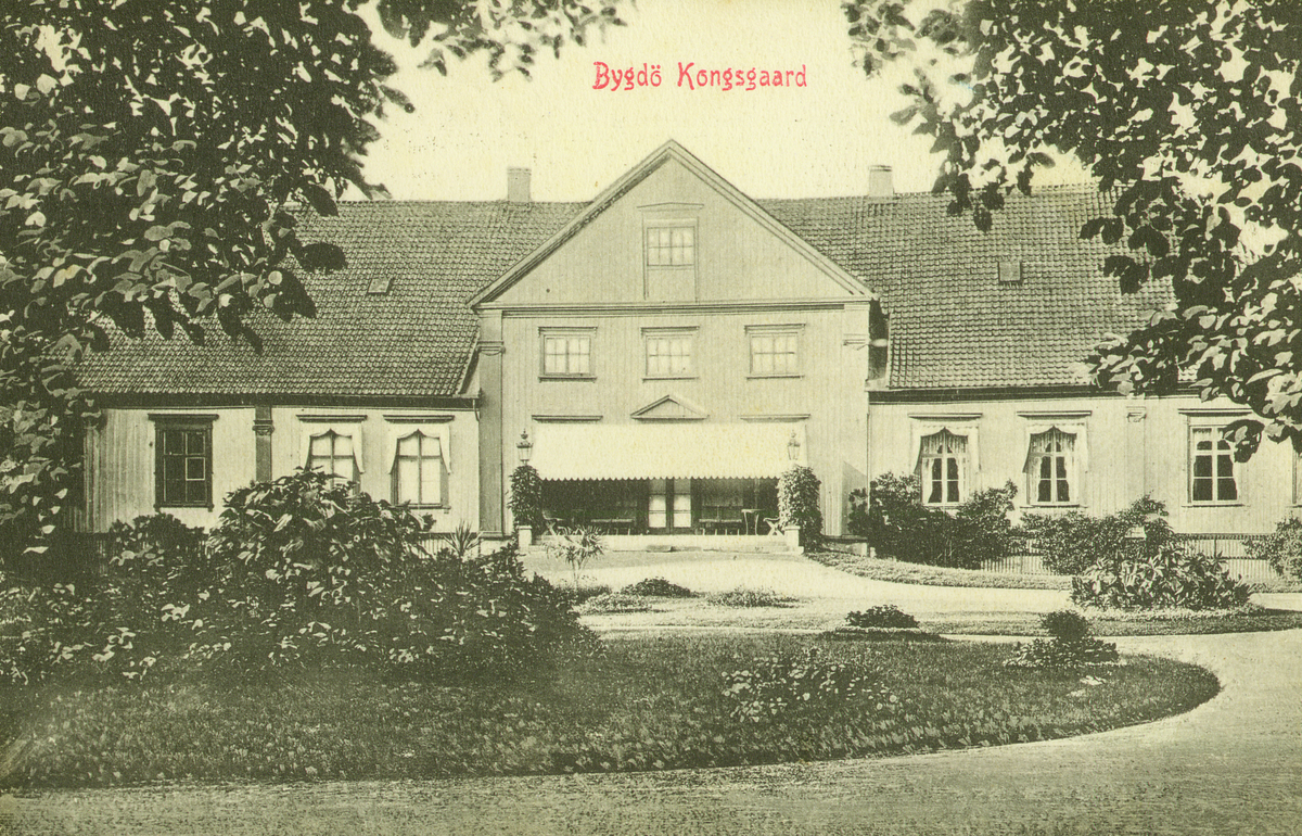 Postkort, motiv fra Bygdøy. Hovedbygningen på Bygdø Kongsgård.
Stemplet 16.8.1907