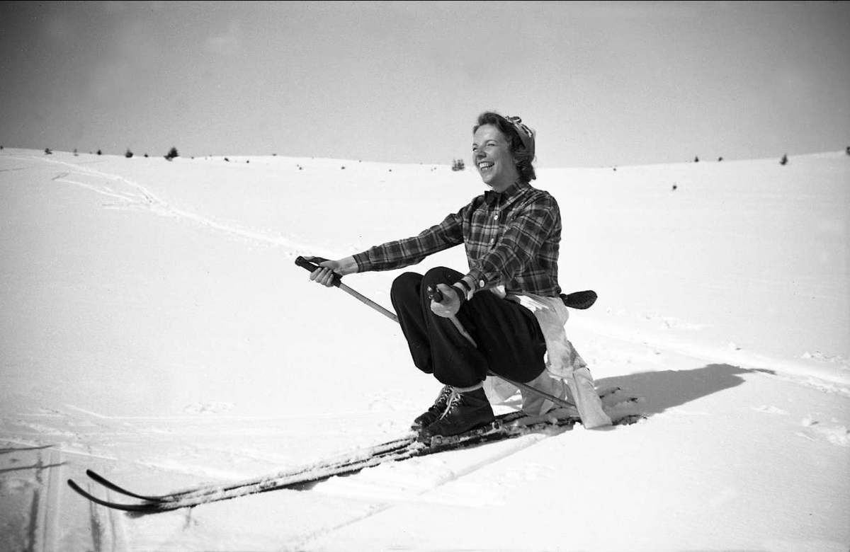 Overlærer Berit Iversen, senere gift Trondsen på påskeferie på Gol 1939.