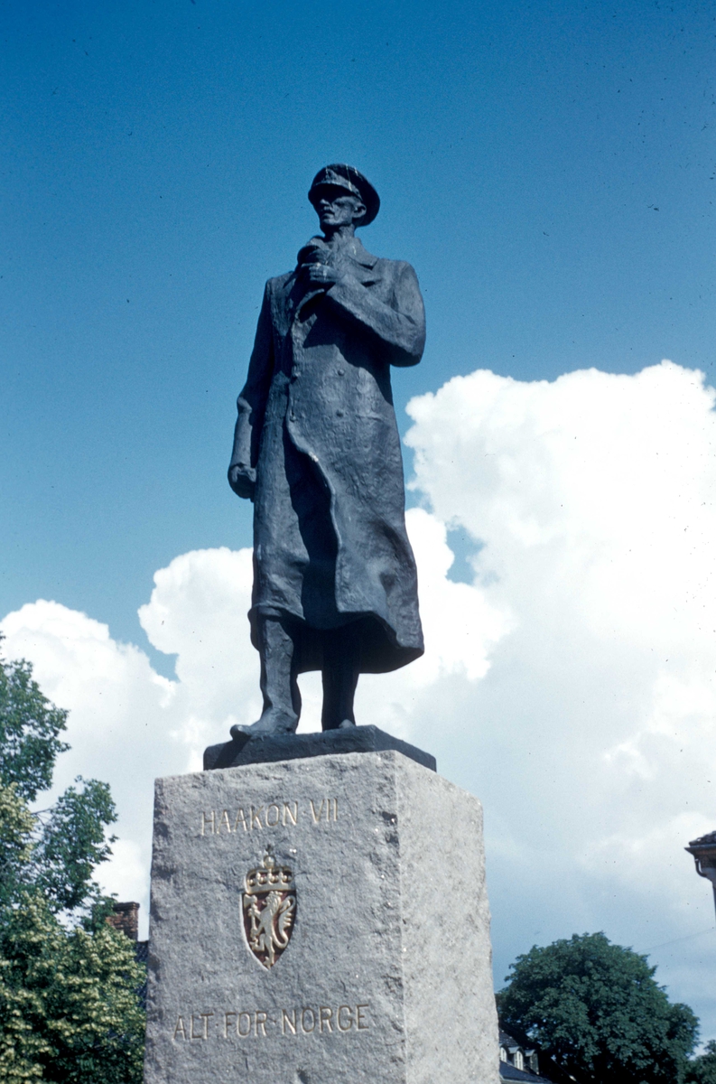 Statue av Haakon den 7.