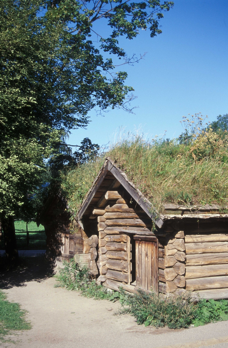 Stall fra "Suistog", Øygarden i Arabygdi i Rauland.Bygning nummer 144 i Telemarkstunet på Norsk Folkemuseum.