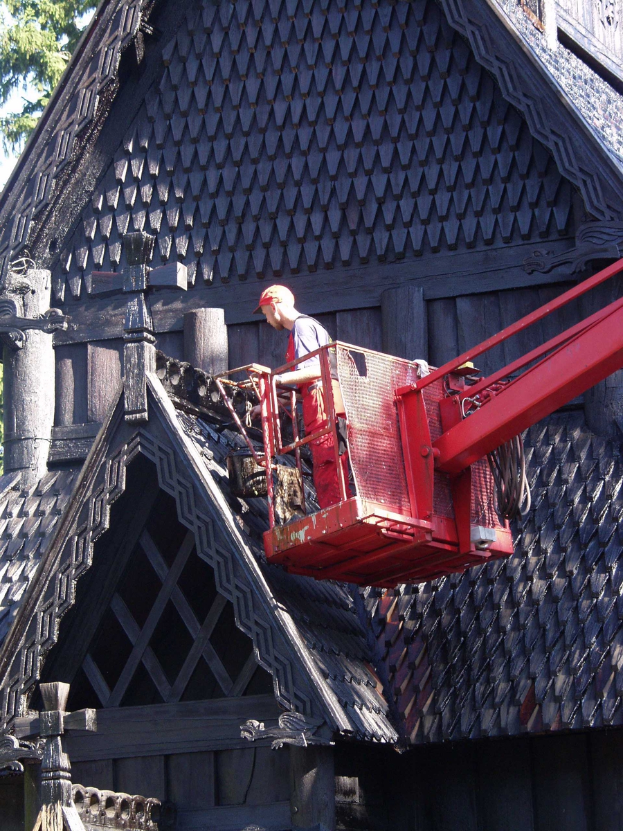 Stavkirke, Gol, Hallingdal. Bygning nr.181, Oscar IIs samlinger.
Tjærebreing august 2002.