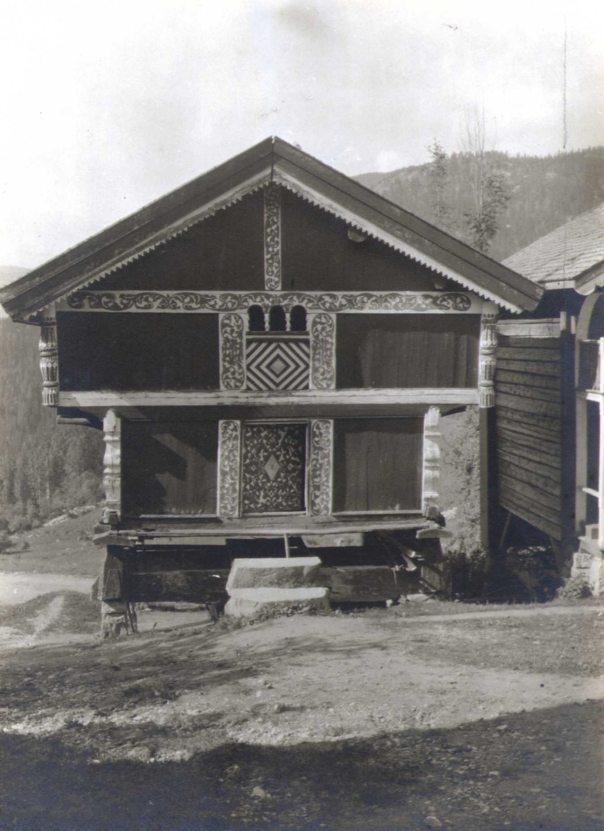 Loft fra 1757, Sandåk, Nesland, Vinje, Telemark. Fotografert 1918.