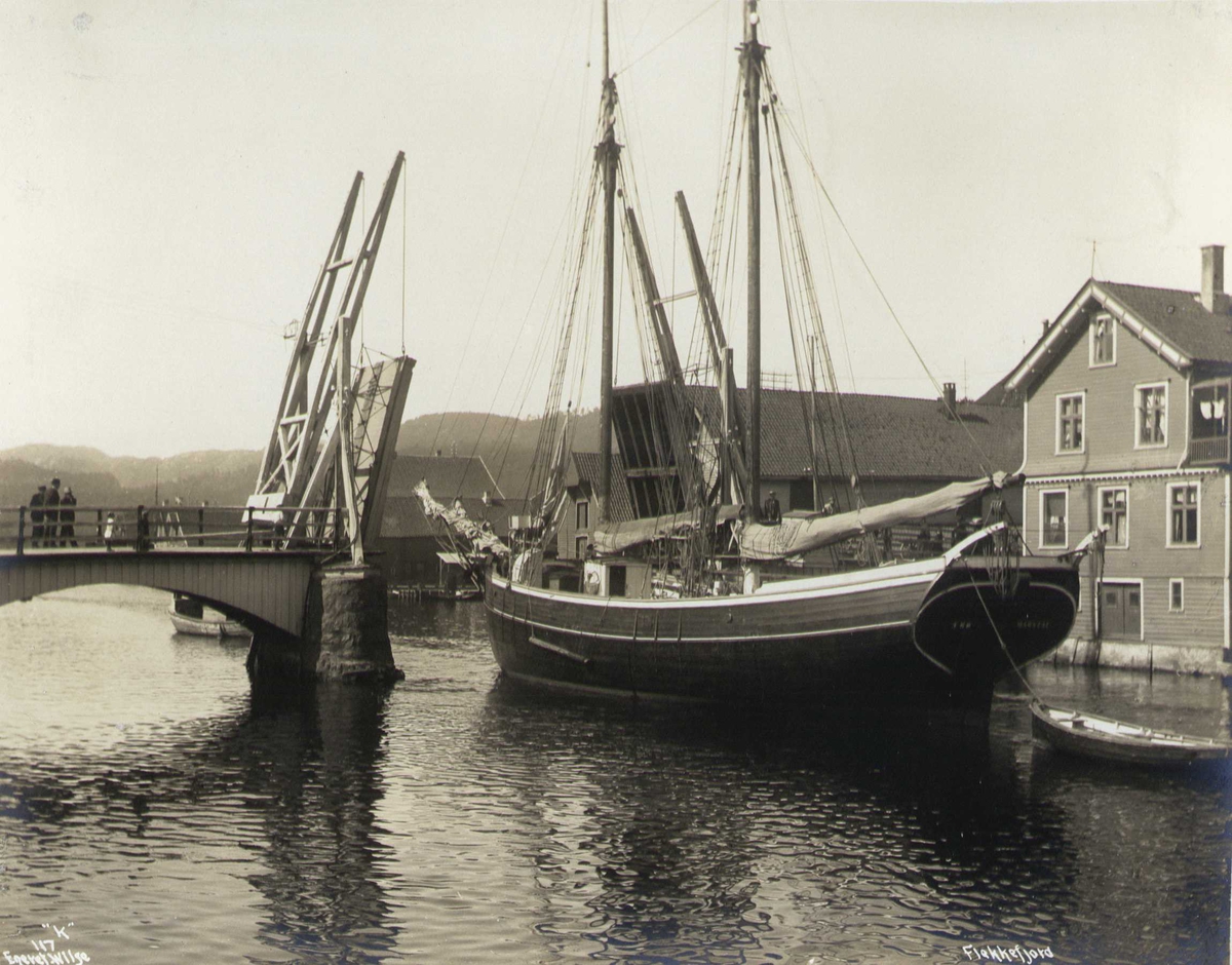 Havneparti, Flekkefjord, Vest-Agder. Fotografert 1912.