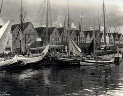 Båter, skip og fartøy
