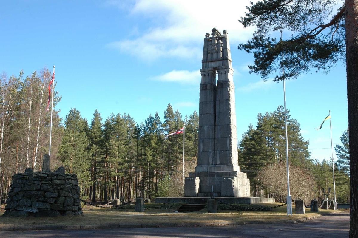 Fredsmonomentet i Morokulien.
Fotografert i forbindelse med utstillingen "Nordmenn og svensker" på Norsk Folkemuseum 2005.