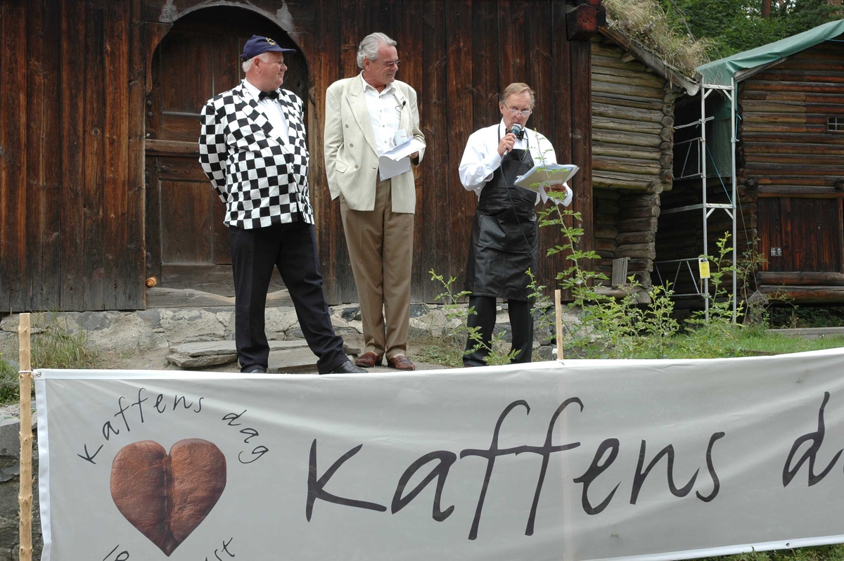 Torkjell Berulfsen som konfransier.
Kaffens dag 18.august 2005