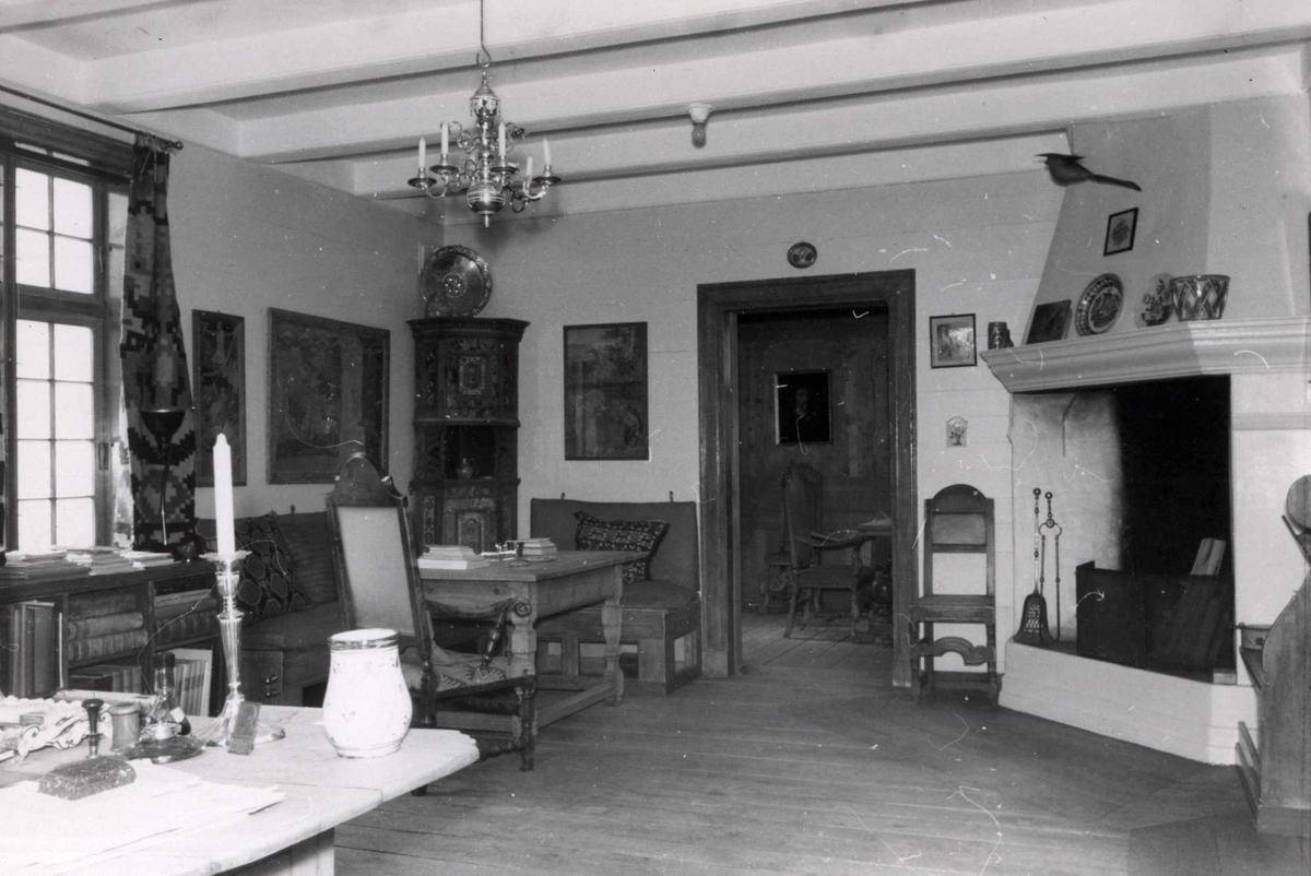 Arbeidsværelset. Direktørboligen på Norsk Folkemuseum, fotografert januar 1947. Bygning nr. 241, Terningbekken, Madam Juells løkke.