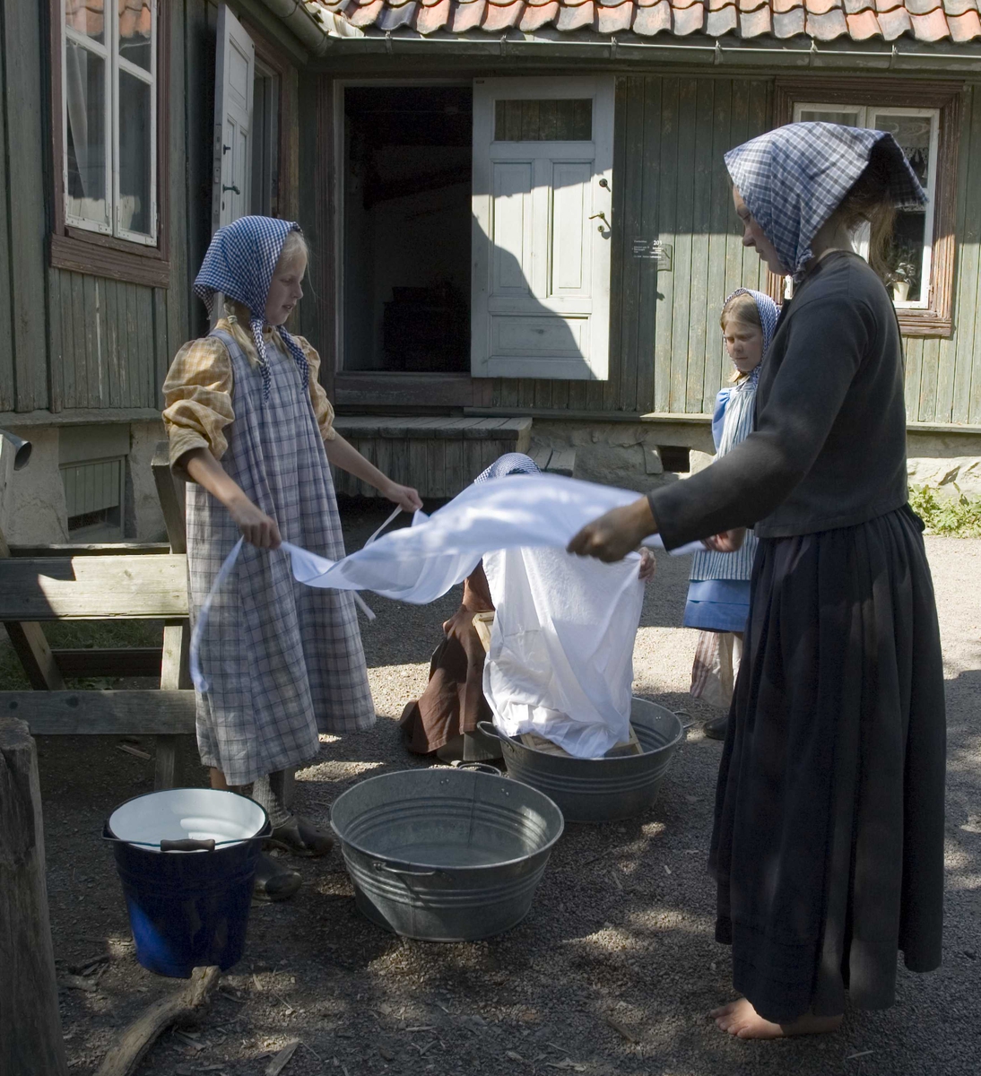 Levendegjøring på museum.
Ferieskolen uke 31. Klesvask på Enerhaugen.


Norsk Folkemuseum, Bygdøy.