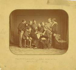 Gruppeportrett av professor Hans Gude med noen av sine norsk