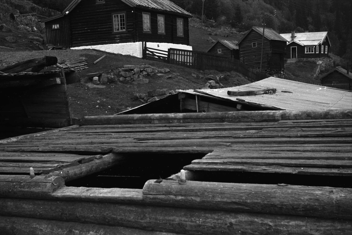 Nedplukking av løe fra Holshagen, Hol i Hallingdal, Buskerud.