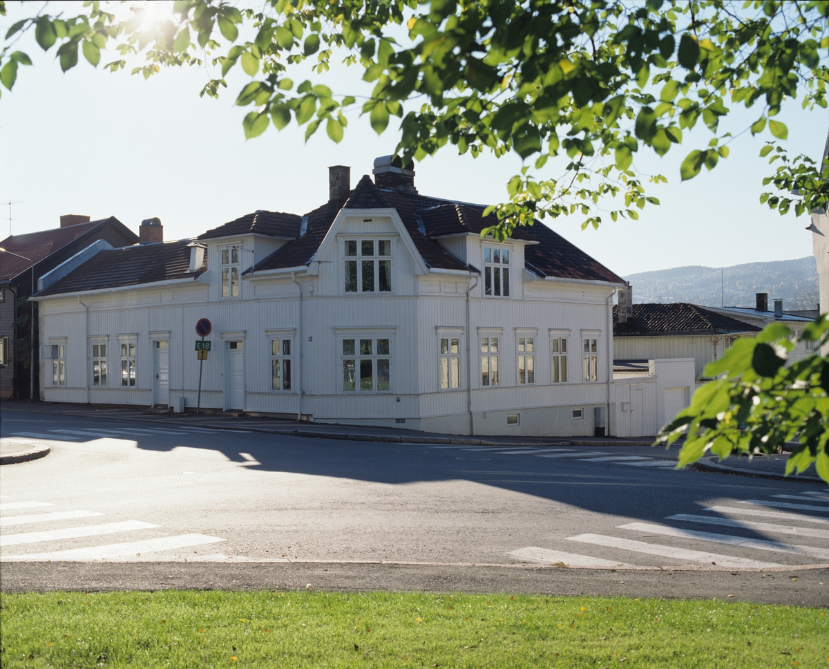 Gammelt hus etter vellykket restaureringsarbeid.  Illustrasjonsbilde fra Nye Bonytt 1989.