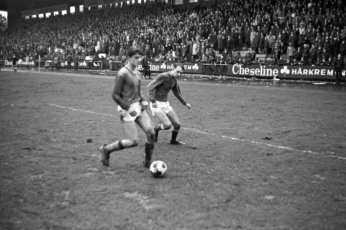 Serie. Fotball final jr.cup 1967, mellom Vålerenga og Manglerud. Fotografert 1967.