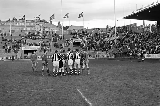 Serie. Fotballkamp mellom Skeid og Sarpsborg på Bislett stadion, Oslo. Fotografert 5. juni 1967.