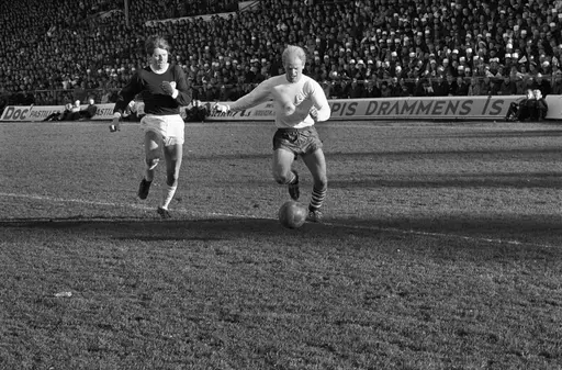Serie. Finalekamp i NM fotball mellom Fredrikstad og Strømsgodset, Ullevål stadion, Oslo. Fotografert 1969.