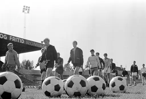 Serie. Juniorlandslaget i fotball trener på Ullevål stadion, Oslo. Fotografert 15. sept. 1969.