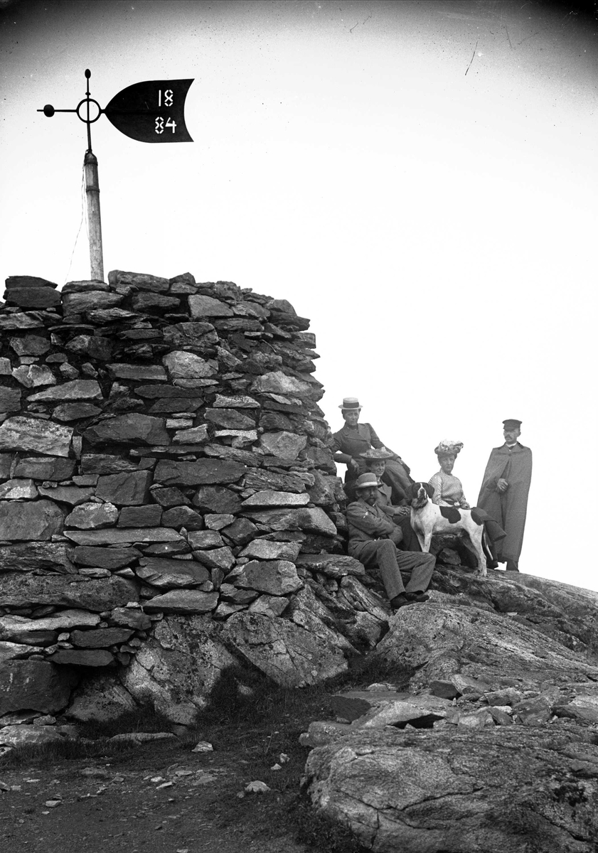 Serie bilder, noe fra Valdres, noe fra reise med båt til Trondheim og noe fra Fjelsæter(?). Familieliv, antagelig familien Lund ca 1899-1902.