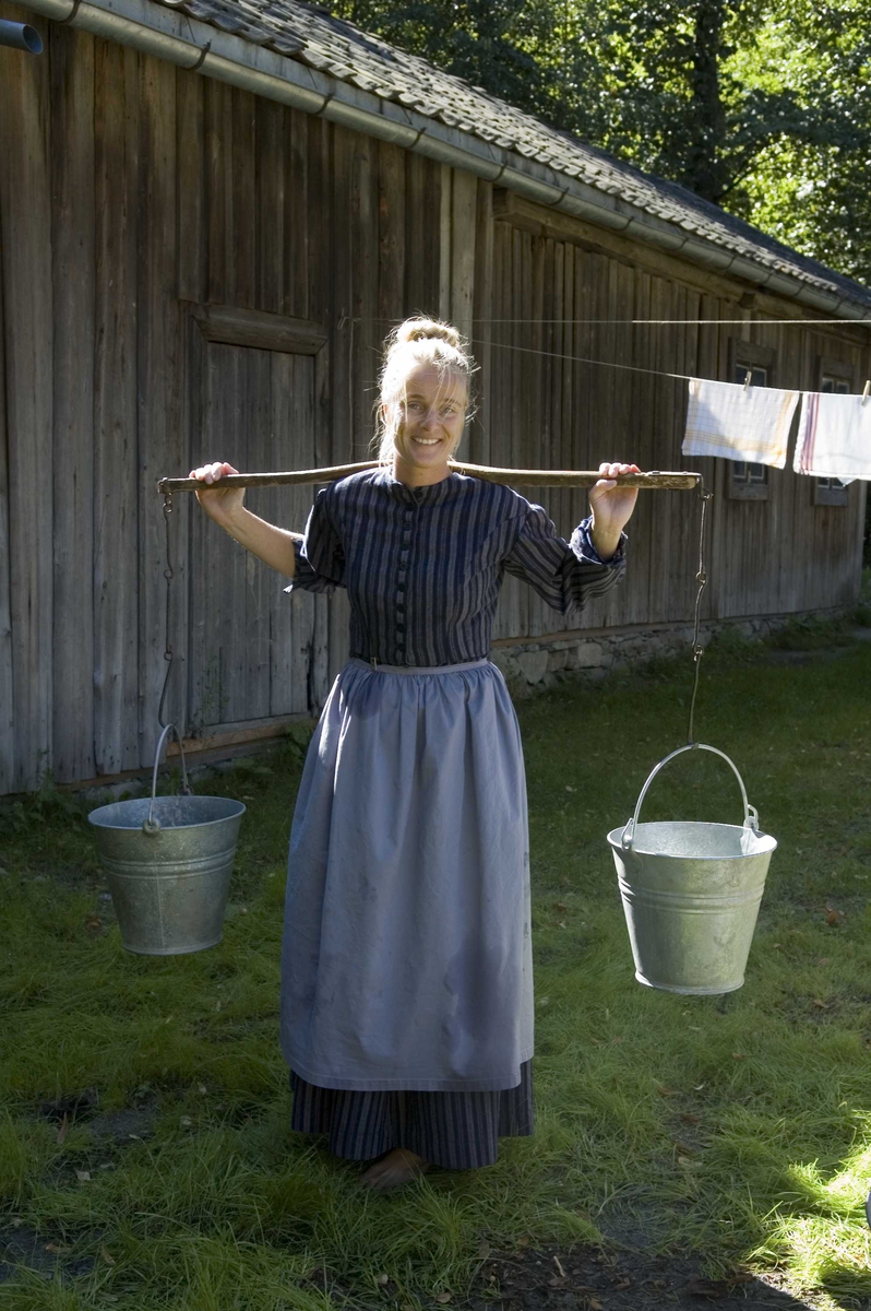 Arrangement i forbindelse med Astrid Lindgren 100 år, søndag 26.08.2006.
Vannbæring.