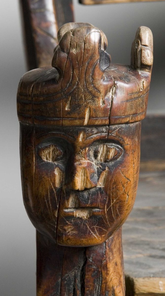 Serie bilder av kirkebenk, ca år 1250, antagelig fra Heddal stavkirke. 
I Norsk Folkemuseums samling, fra Kong Oscar IIs samlinger.