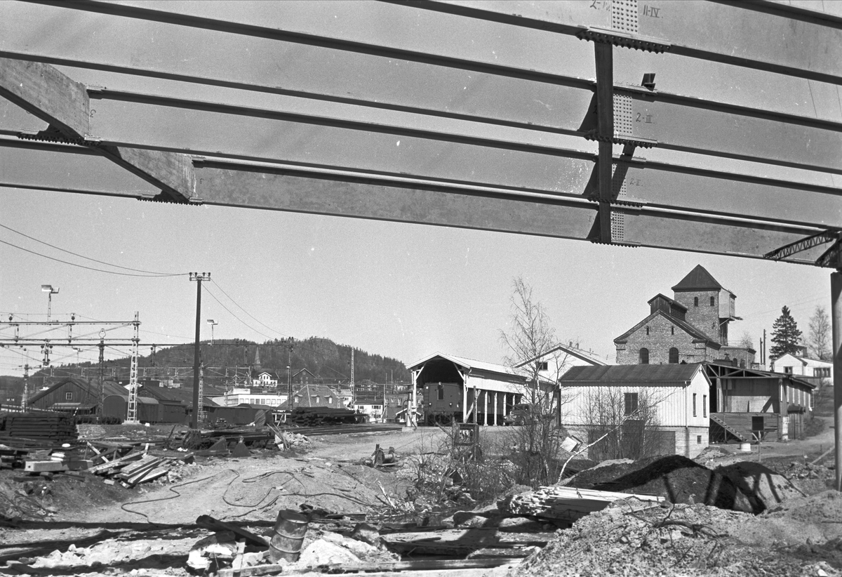 Serie. Bygging av broen over Asker stasjon (E18), Asker, Akershus.
