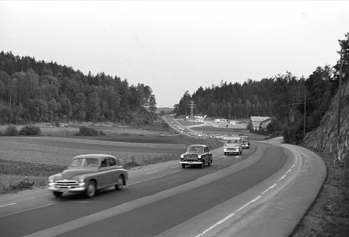 Serie. Bygging av broen over Asker stasjon (E18), Asker, Akershus.