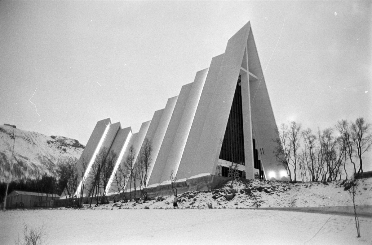 Tromsdalen kirke, Tromsø, Troms. Fotografet nov. 1965.