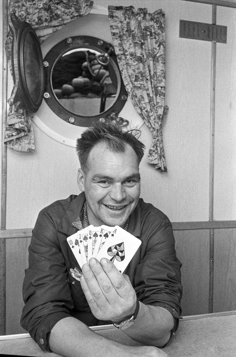 Serie. Fiskebåter ligger til kai, Egersund, Rogaland. Fotografert nov. 1965.