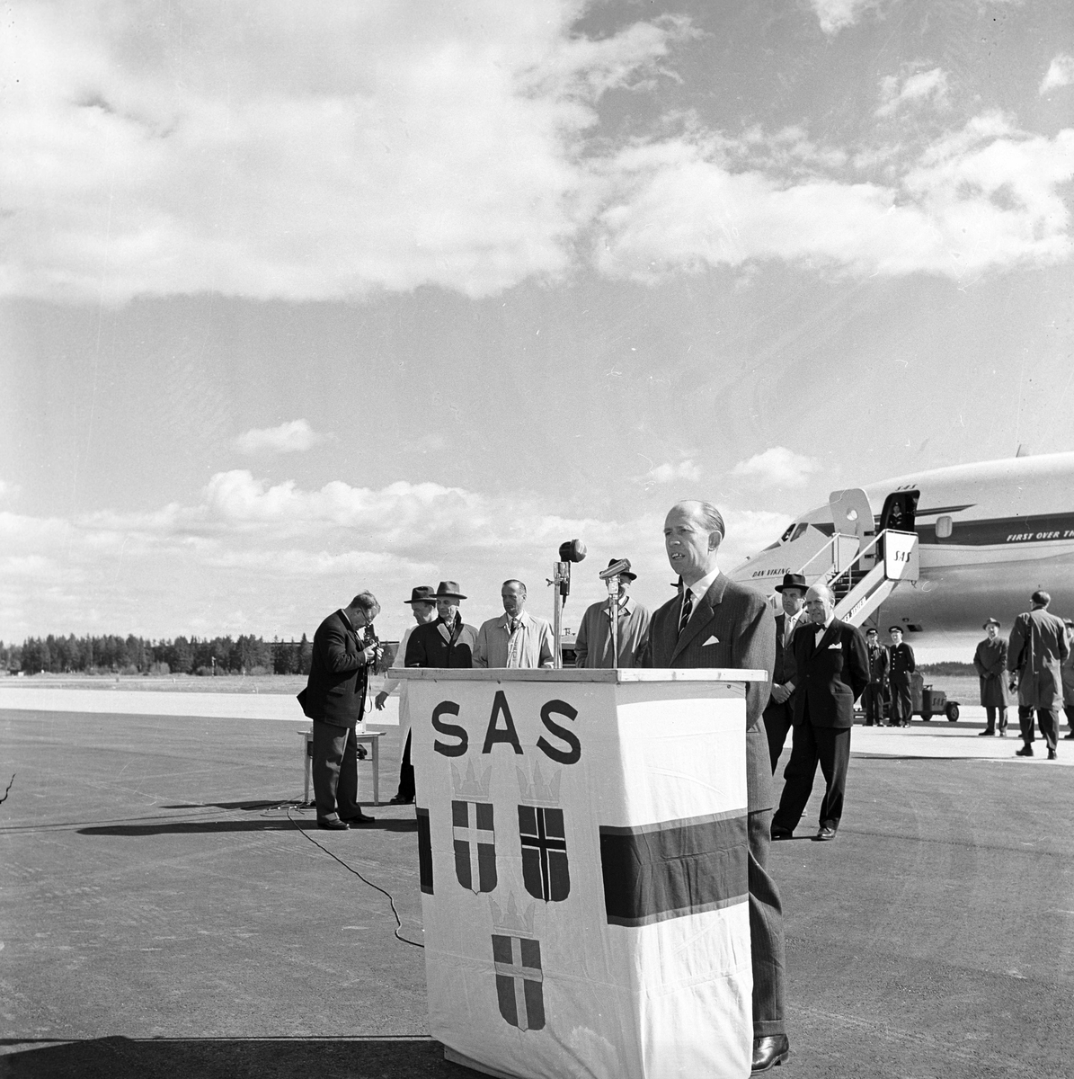 Serie. Flyselskapet SAS starter med flygninger direkte fra Gardermoen til New York. Fotografert april 1961.