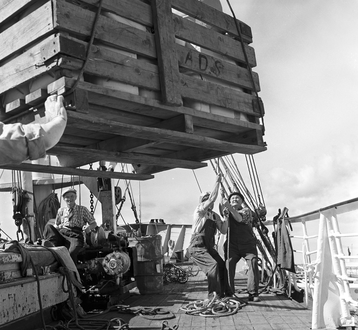 Serie. M/S "Rogaland" av Stavanger ligger til kai ved Akershus festning. Fotografert 26. juli 1961.