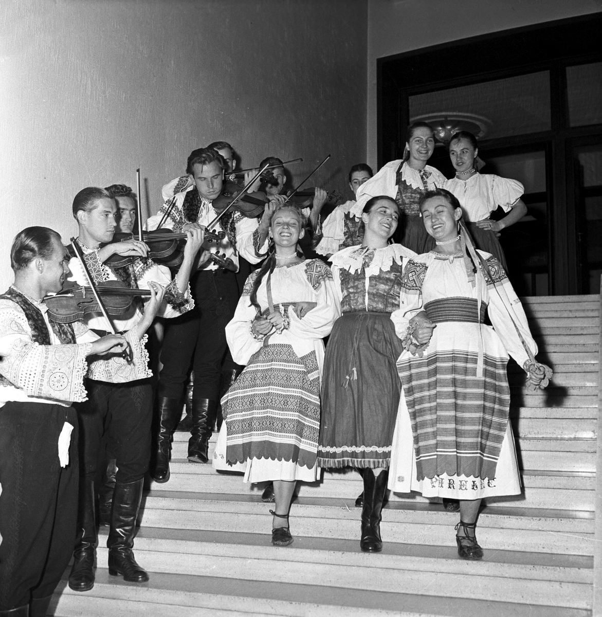 Serie.Tsjekkoslovakiske dansere i Oslo.
Fotografert 1956

