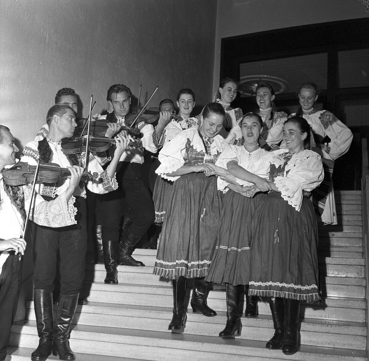Serie.Tsjekkoslovakiske dansere i Oslo.
Fotografert 1956

