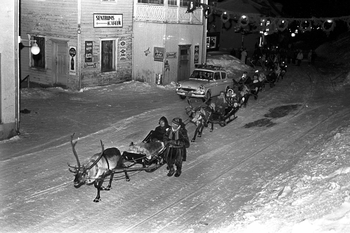 Serie. Vinteruke for turister på Geilo, med reinsdyrkjøring og skiinstruksjon. Fotografert februar 1965.