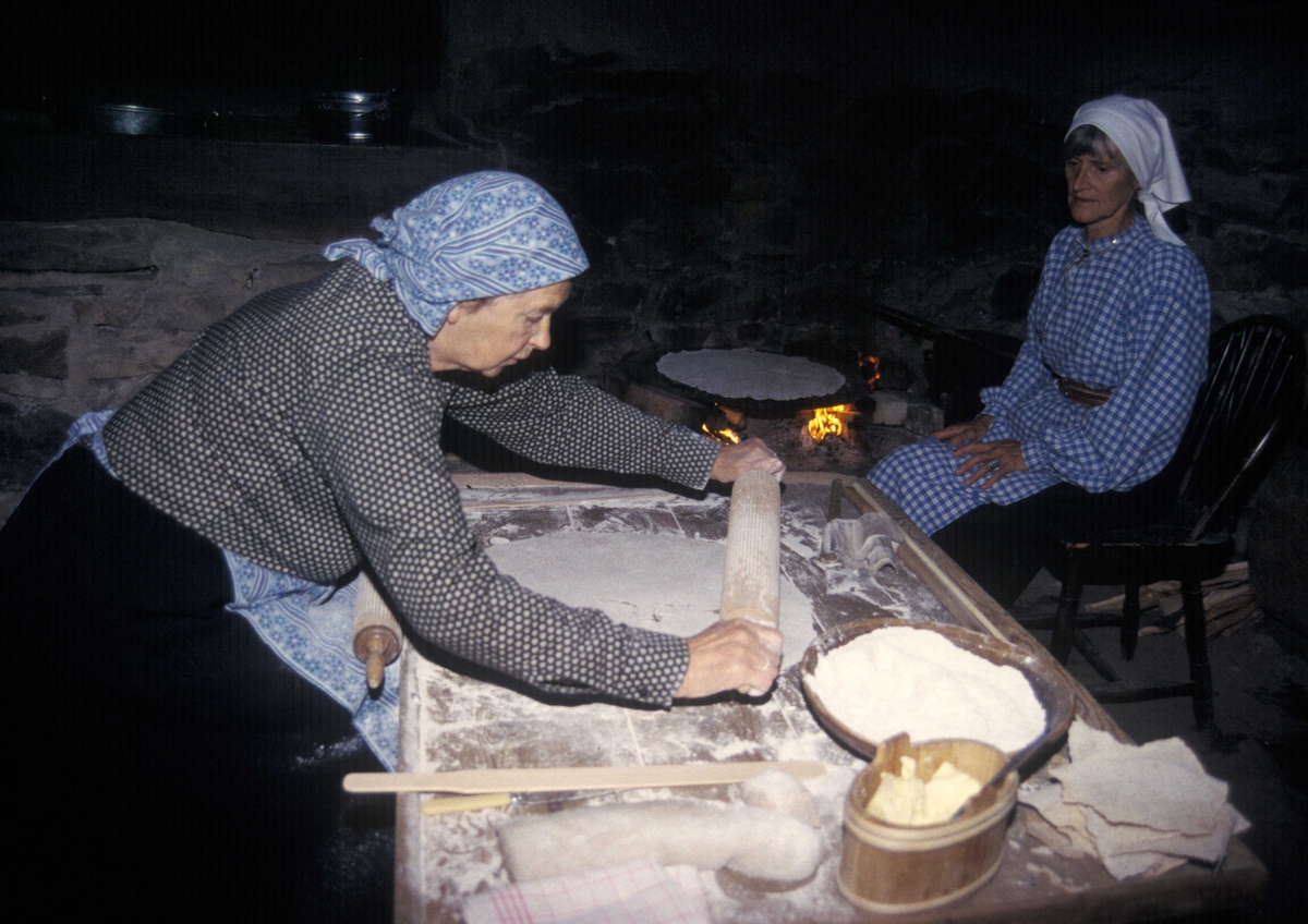 Baking av flatbrød i Hordalandstunet.