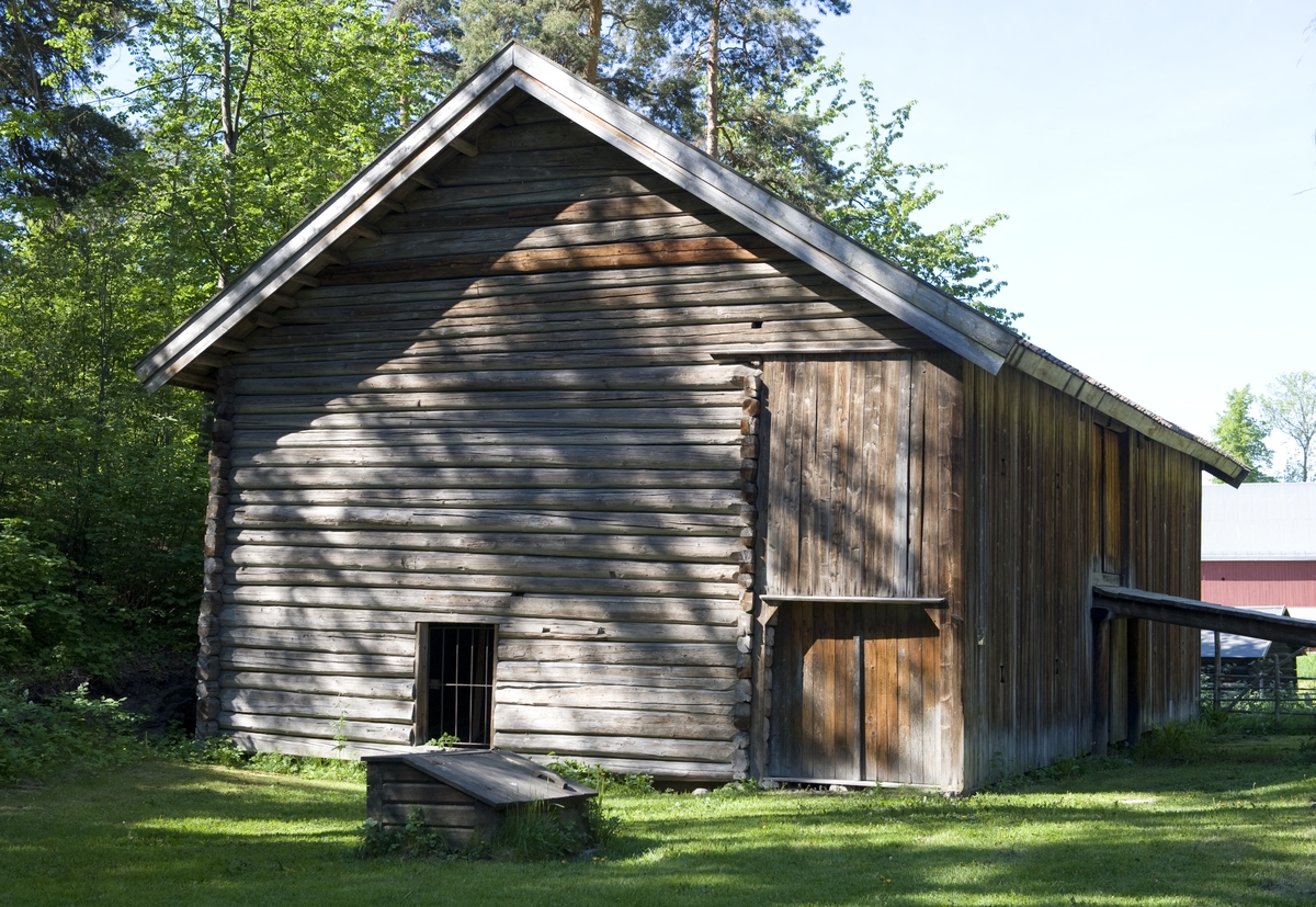 Østerdalstunet på Norsk Folkemuseum, juni 2010. Løe fra Kvislerbråten, Sander, Sør-Odal.

