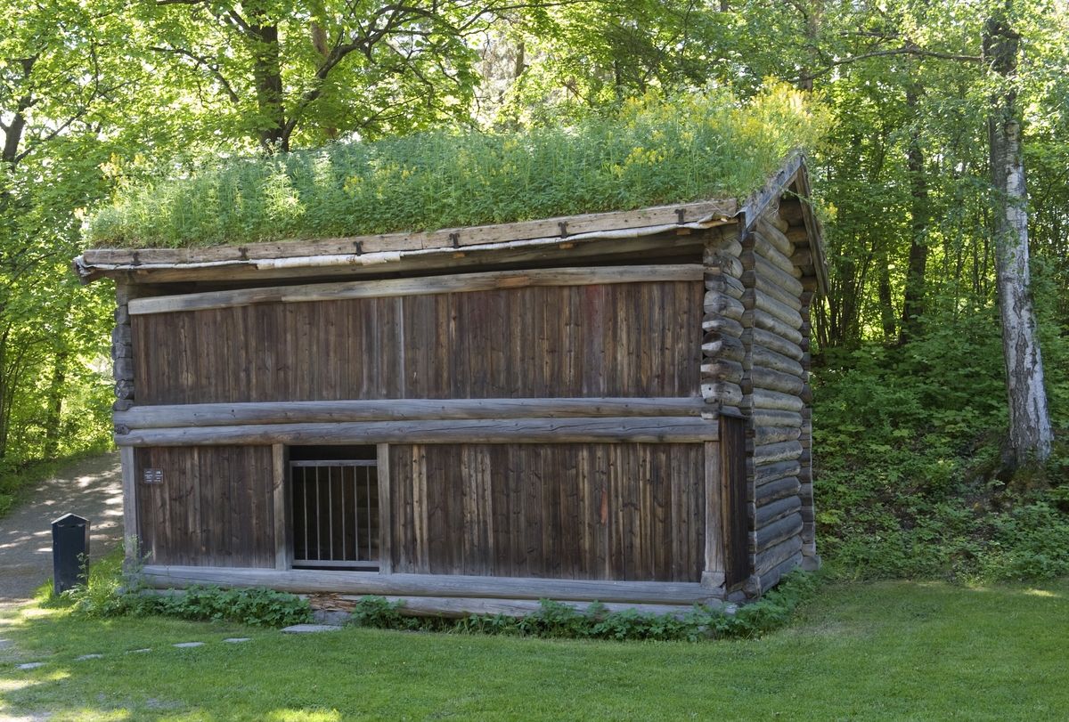 Østerdalstunet på Norsk Folkemuseum, juni 2010. Loftsbu fra Urstrømmen, Alvdal.

