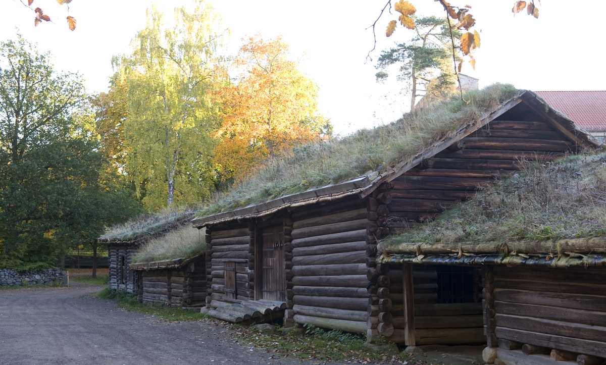 Uthus. Setesdalstunet på Norsk Folkemuseum, oktober 2010.