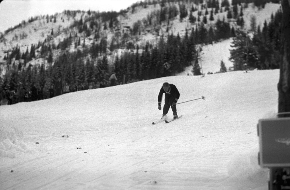 Alpinist i fin stil. Holmenkollrennene på Voss 1952. Fotograf Dagbladet