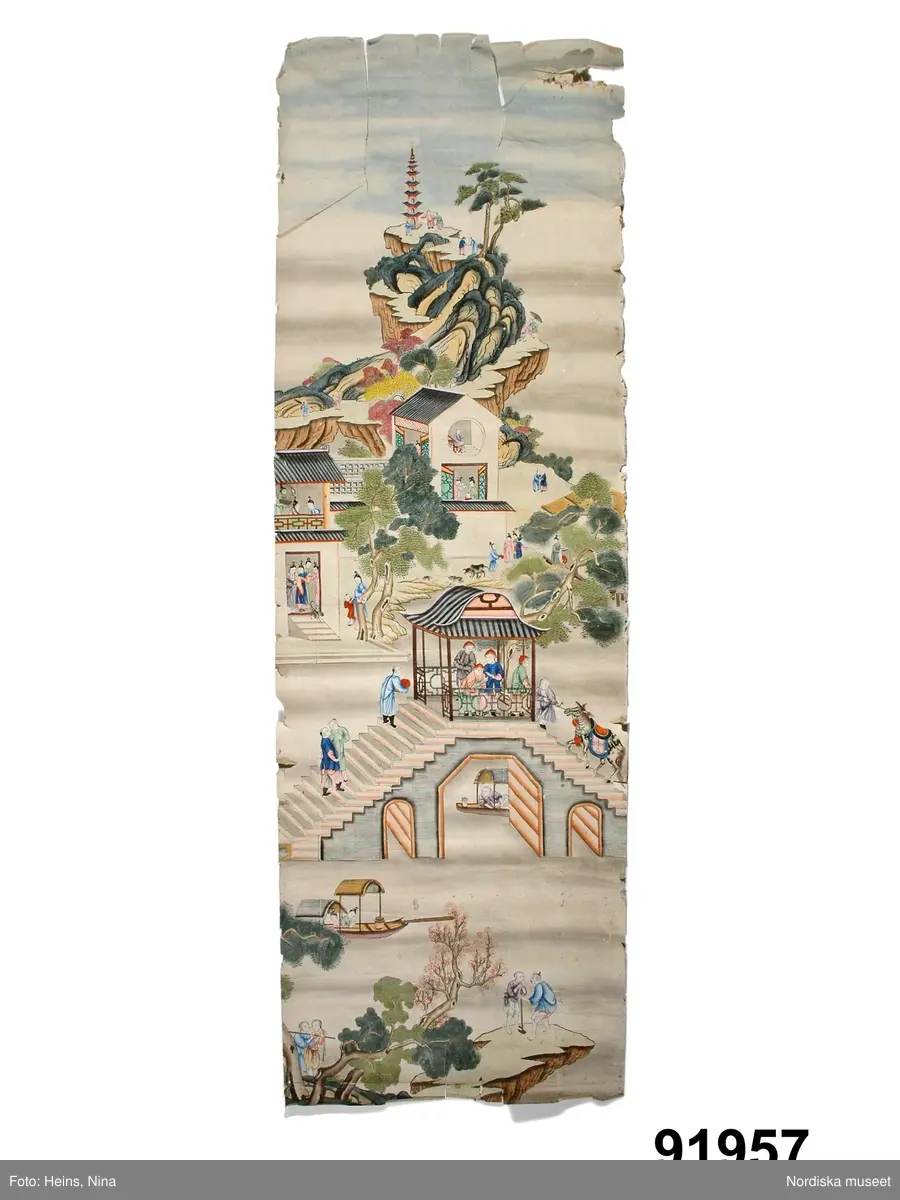 Landskap, berg, klippa, träd, vatten, sjö.
Arkitektur, byggnad, pagod, lusthus.
Människa, man, kvinna, barn, kines.
Farkost, båt.
Djur, fågel, häst, oxe.