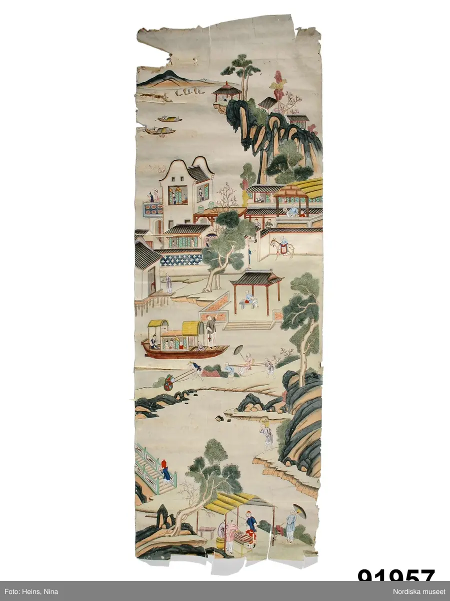 Landskap, berg, klippa, träd, vatten, sjö.
Arkitektur, byggnad, pagod, lusthus.
Människa, man, kvinna, barn, kines.
Farkost, båt.
Djur, fågel, häst, oxe.