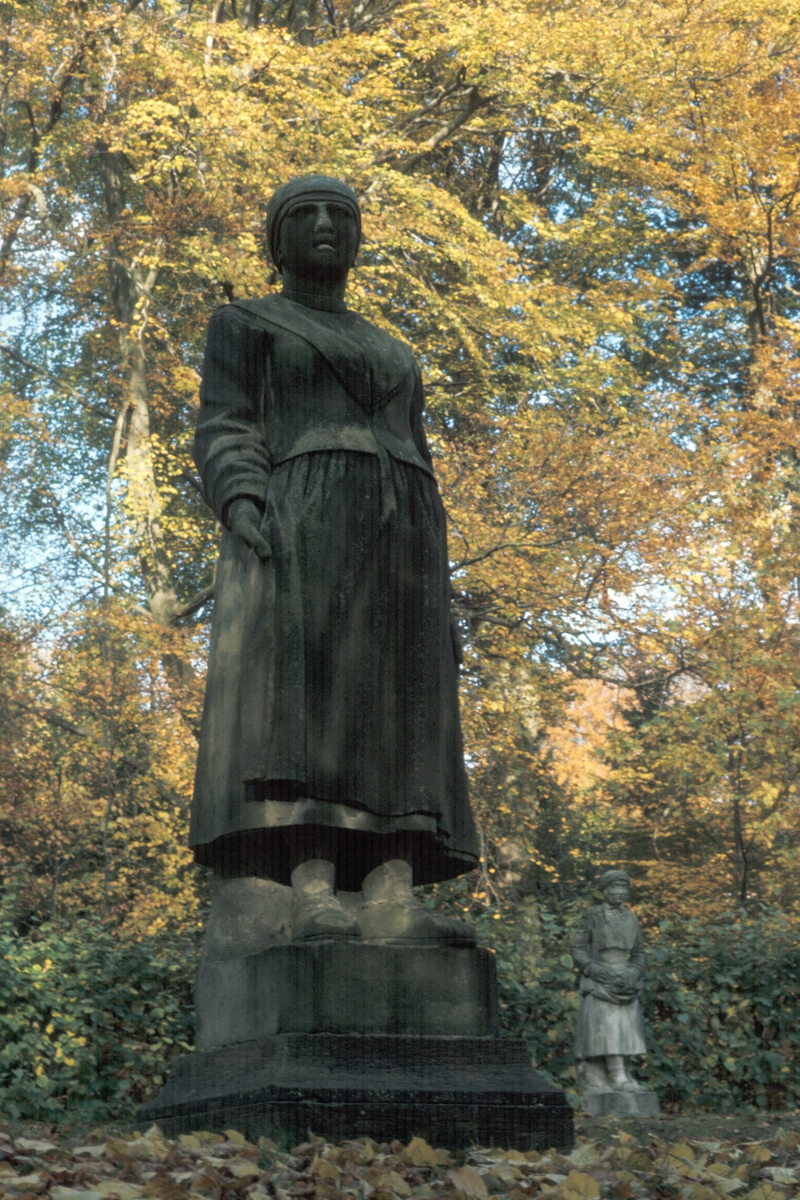 Statue i Nordmandsdalen på Fredensborg slott, Danmark. Fotografert 1968.