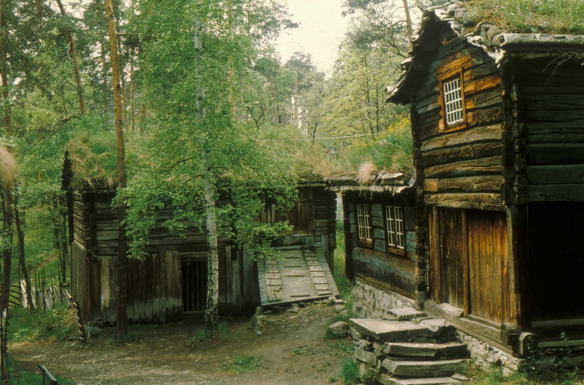 Bakarplassen, Husmannsplass under gården Mjøen,Oppdal.
Nå på Norsk Folkemuseum, bygning nr. 56.