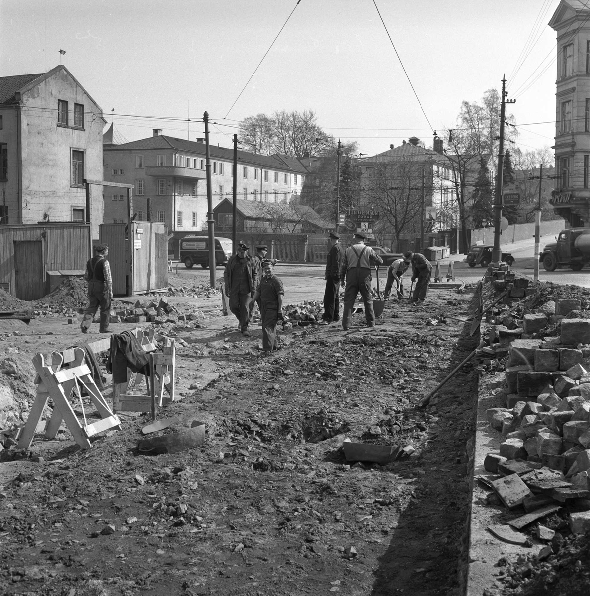 Omlegging av trikkeskinner, Gamlebyen, Oslo 1956.