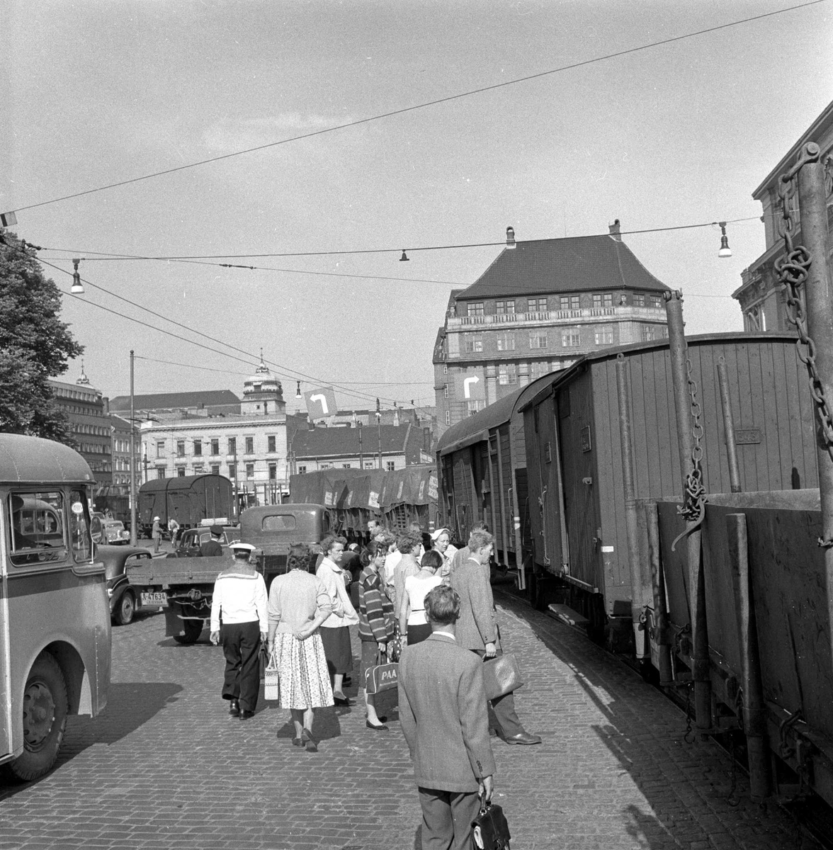 Tog som sperrer trafikk, Østbanen, Oslo 1956.