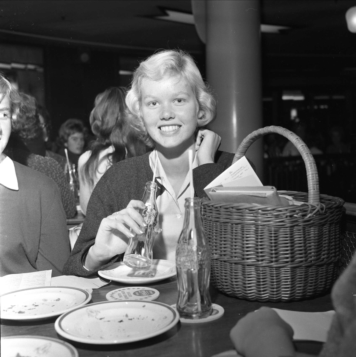 Moteoppvisning i varehuset Steen & Strøm, Kongens gate 23, Oslo, 28.10.1959.