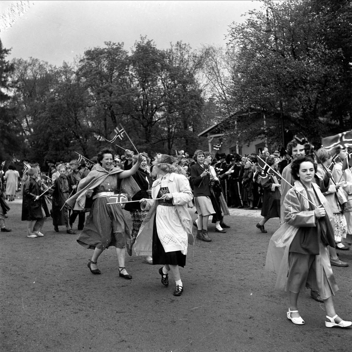 17. maitog på Slottsplassen. Oslo 17.05.1951.